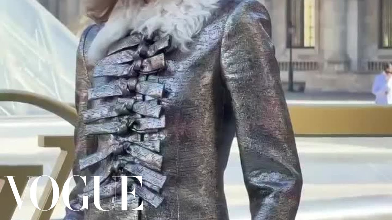 Zendaya Arrives in Louis Vuitton to Paris